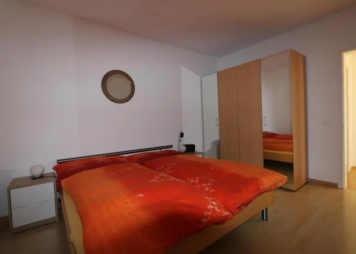 Apartment Mit Aussicht Und Pool Gordola